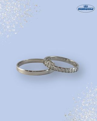 V jednoduchosti je krása. 🥰 Tyto snubní prsteny jsou toho důkazem. 💎 Jemný kroužek s matným povrchem pro ženicha a...