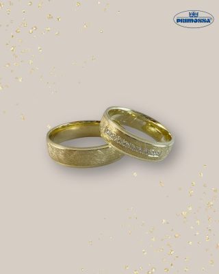 Matný ice efekt vytváří elegantní strukturu připomínající jemně zmrzlý povrch a dodává tak prstenům sofistikovanou krásu....