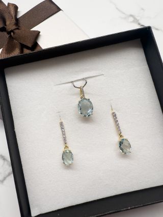 Jemný set, který pod stromečkem zazáří. ✨ 🎄 Náušnice a přívěsek s něžně modrými kameny působí jako dotek zimního světla....